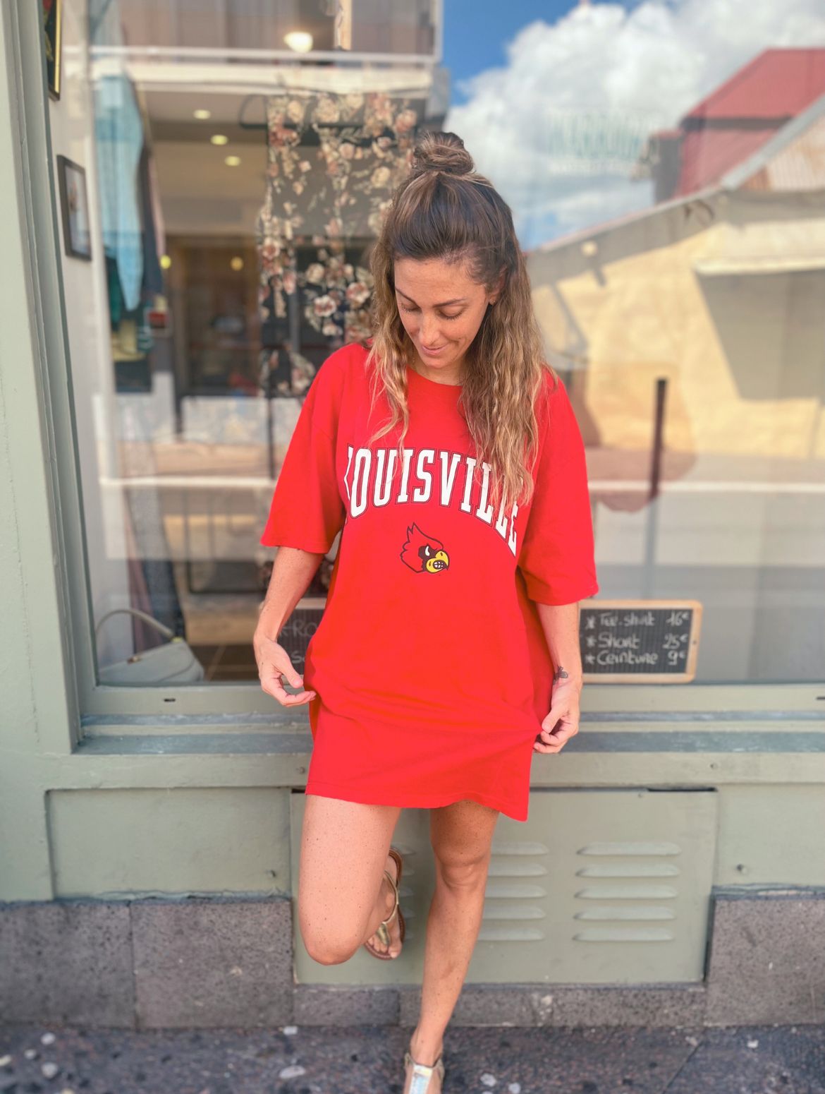 Look académique et université, t-shirt rétro. Fripe 974