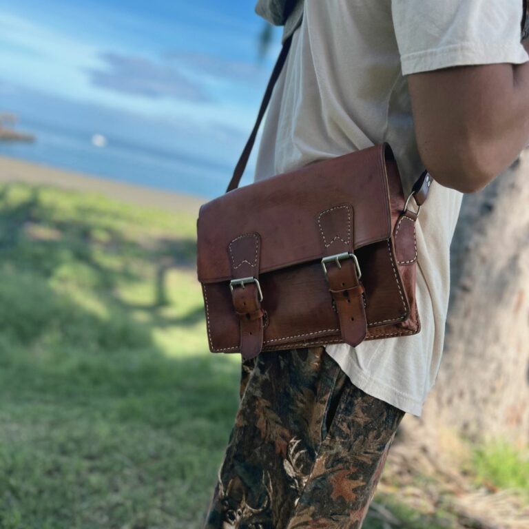 Sac en cuir et style vintage imprimé. Fripe 974