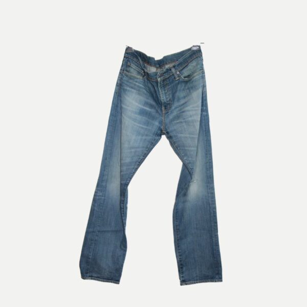 Jean Levis original 504, taille 34, coupe droite, bleu à la Réunion 974.